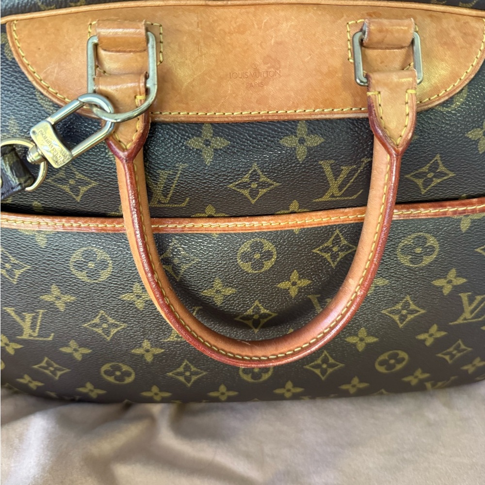 Authentic Louis Vuitton Deauveville Designer Bag